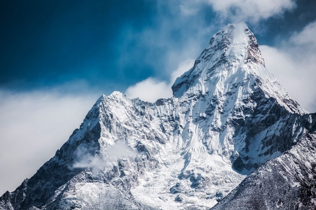 Het schrijven van een boek kan lijken op het moeten beklimmen van een steile berg. 